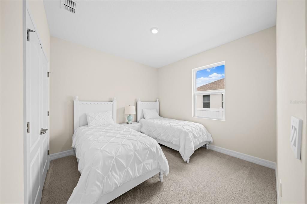 For Sale: $399,000 (4 beds, 3 baths, 1952 Square Feet)