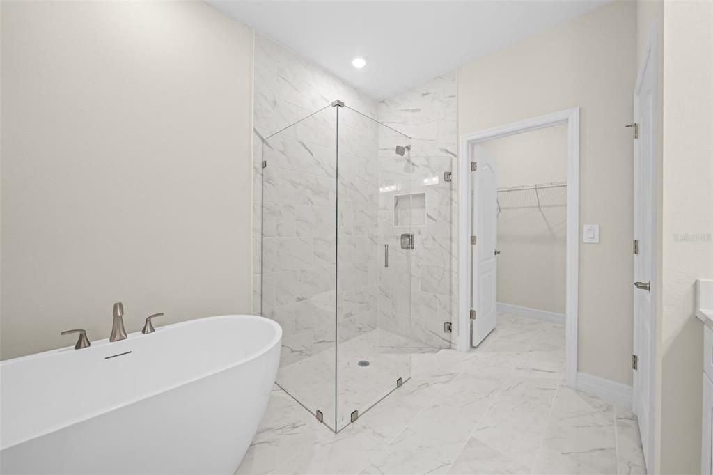 For Sale: $399,000 (4 beds, 3 baths, 1952 Square Feet)