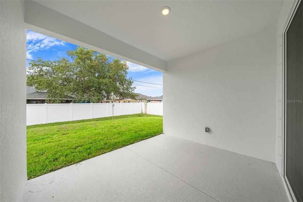For Sale: $399,000 (4 beds, 3 baths, 1952 Square Feet)