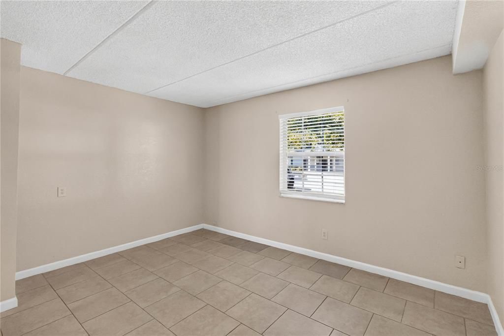 For Sale: $147,000 (1 beds, 1 baths, 678 Square Feet)
