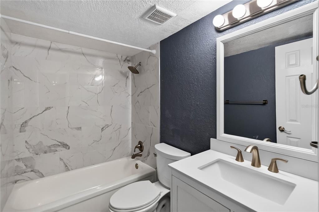 For Sale: $147,000 (1 beds, 1 baths, 678 Square Feet)
