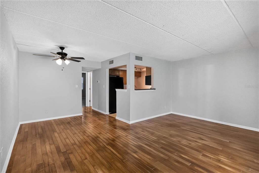 For Sale: $147,000 (1 beds, 1 baths, 678 Square Feet)