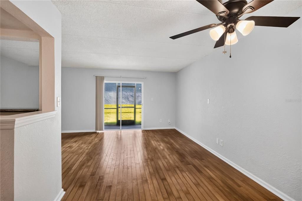 For Sale: $147,000 (1 beds, 1 baths, 678 Square Feet)
