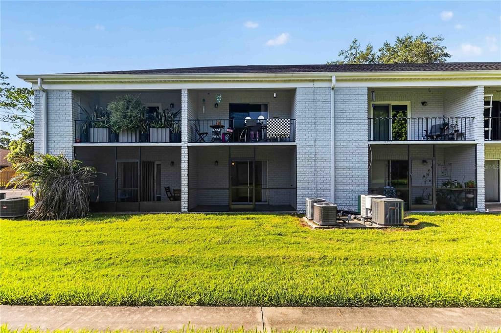 For Sale: $147,000 (1 beds, 1 baths, 678 Square Feet)
