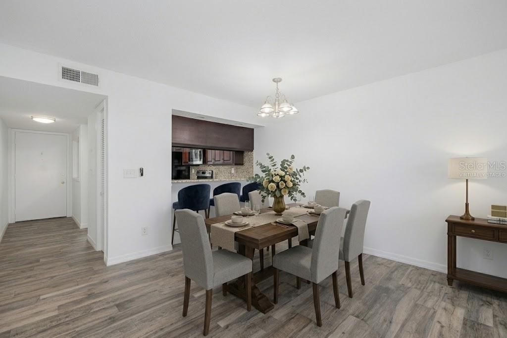 For Sale: $169,900 (2 beds, 2 baths, 1094 Square Feet)