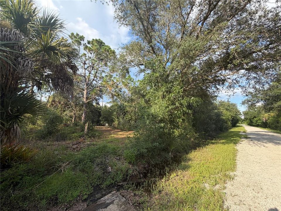 待售: $9,900 (0.17 acres)