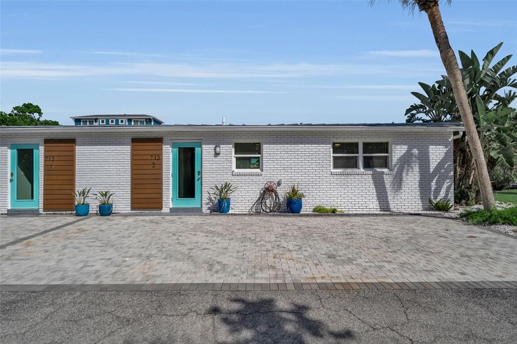 For Sale: $565,000 (2 beds, 2 baths, 1088 Square Feet)