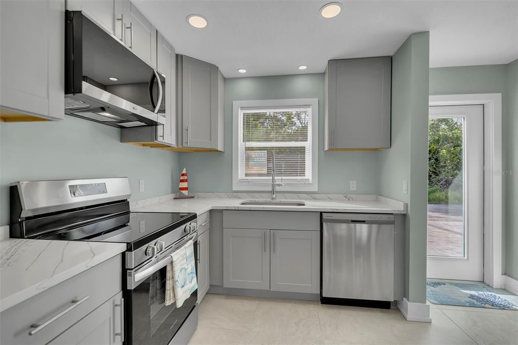 For Sale: $565,000 (2 beds, 2 baths, 1088 Square Feet)