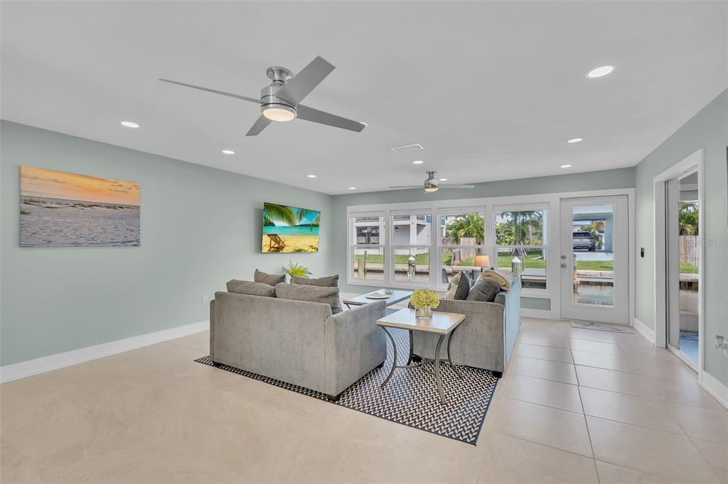 For Sale: $565,000 (2 beds, 2 baths, 1088 Square Feet)