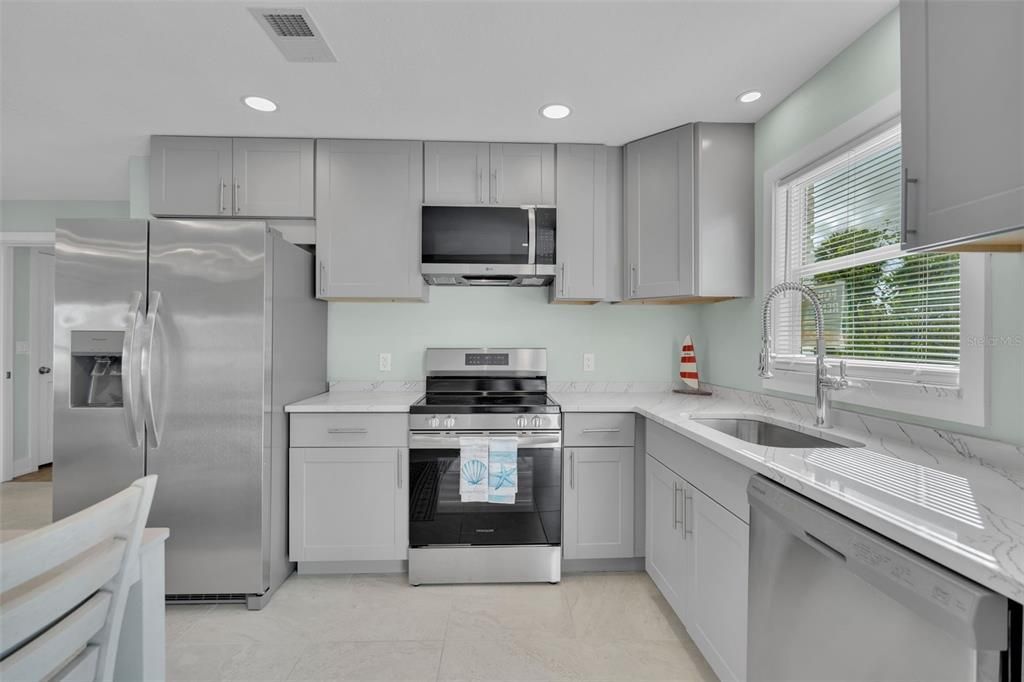 For Sale: $565,000 (2 beds, 2 baths, 1088 Square Feet)