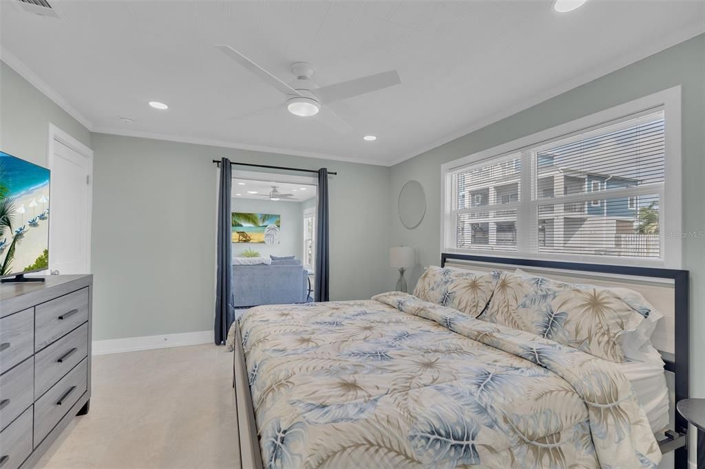 For Sale: $565,000 (2 beds, 2 baths, 1088 Square Feet)