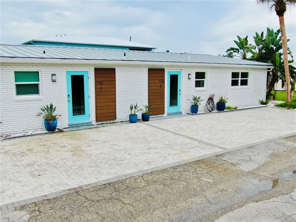 For Sale: $565,000 (2 beds, 2 baths, 1088 Square Feet)