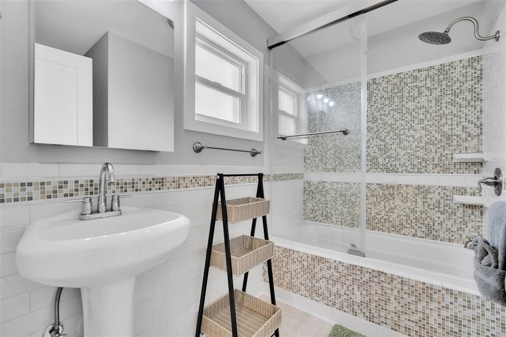 For Sale: $565,000 (2 beds, 2 baths, 1088 Square Feet)