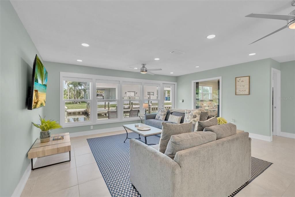 For Sale: $565,000 (2 beds, 2 baths, 1088 Square Feet)