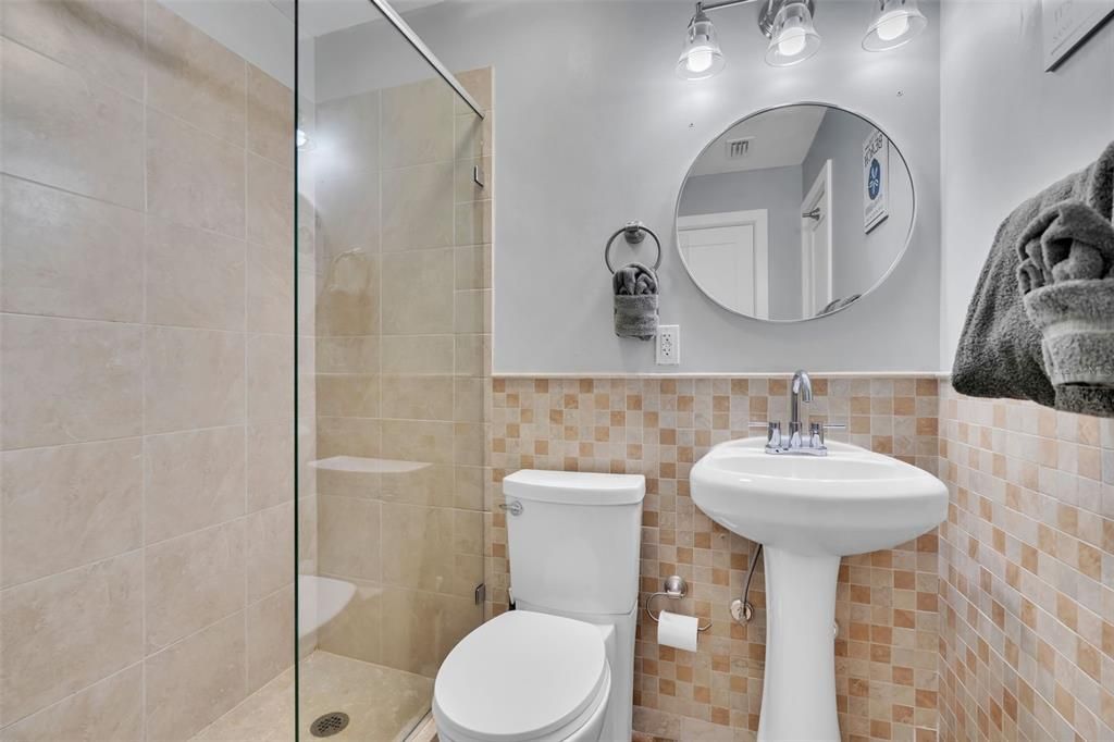 For Sale: $565,000 (2 beds, 2 baths, 1088 Square Feet)