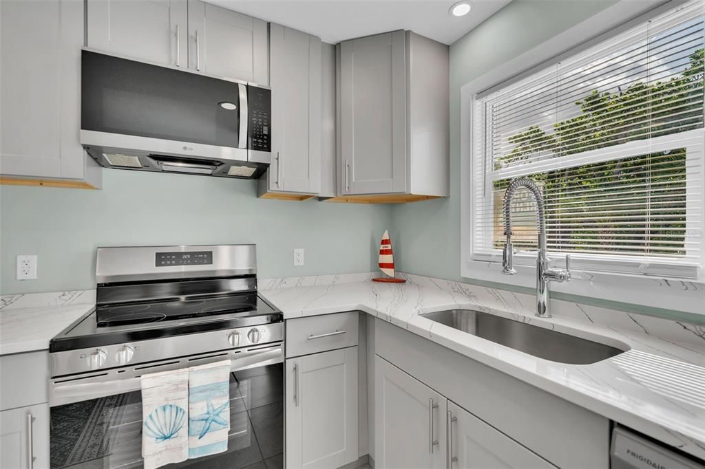 For Sale: $565,000 (2 beds, 2 baths, 1088 Square Feet)