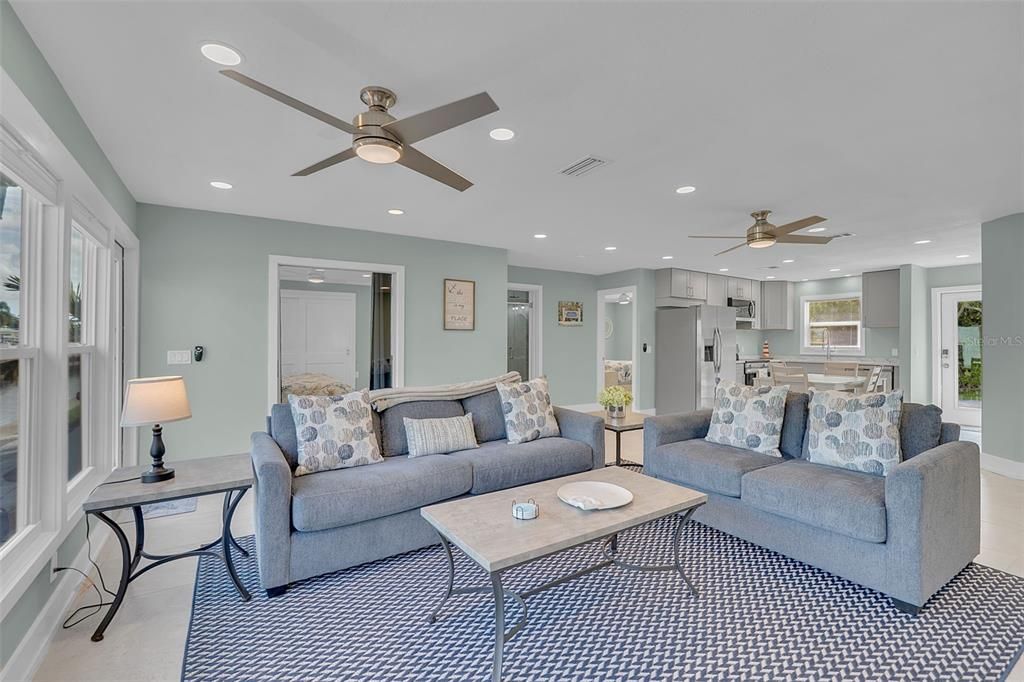 For Sale: $565,000 (2 beds, 2 baths, 1088 Square Feet)