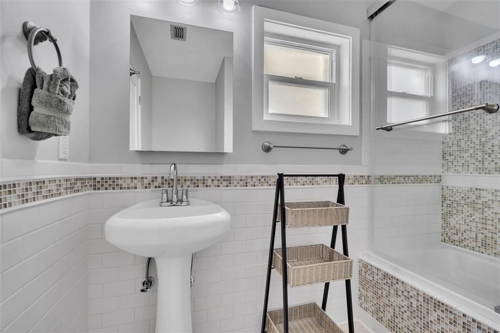 For Sale: $565,000 (2 beds, 2 baths, 1088 Square Feet)