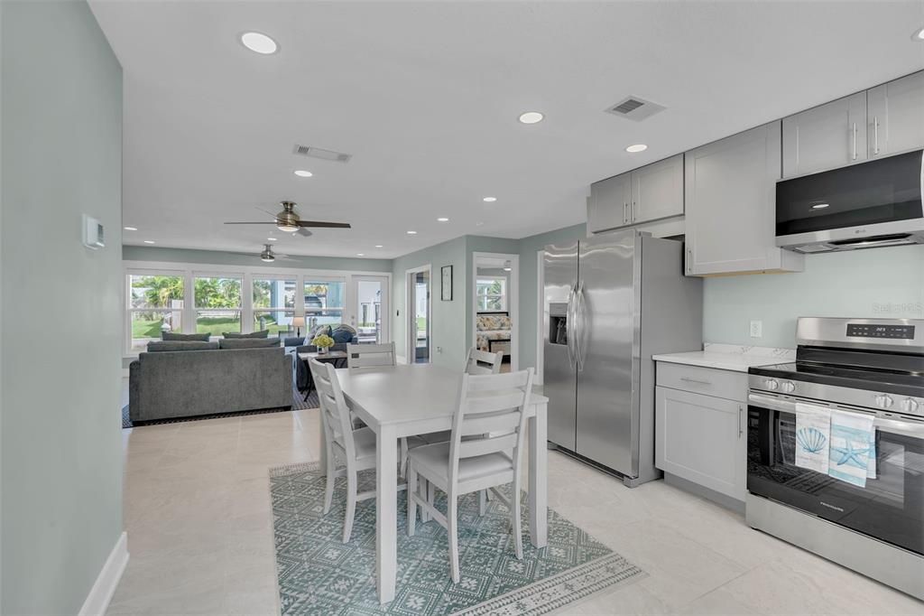 For Sale: $565,000 (2 beds, 2 baths, 1088 Square Feet)