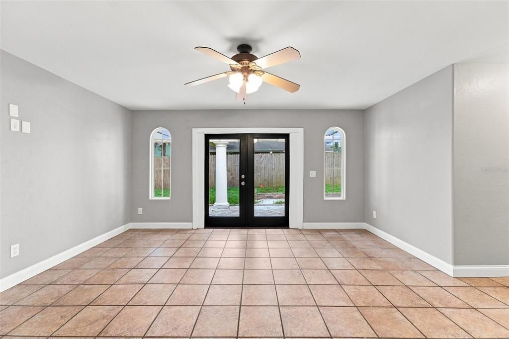 For Sale: $445,000 (5 beds, 3 baths, 2266 Square Feet)