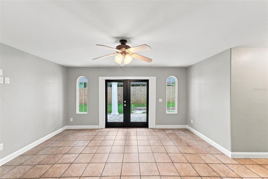 For Sale: $445,000 (5 beds, 3 baths, 2266 Square Feet)