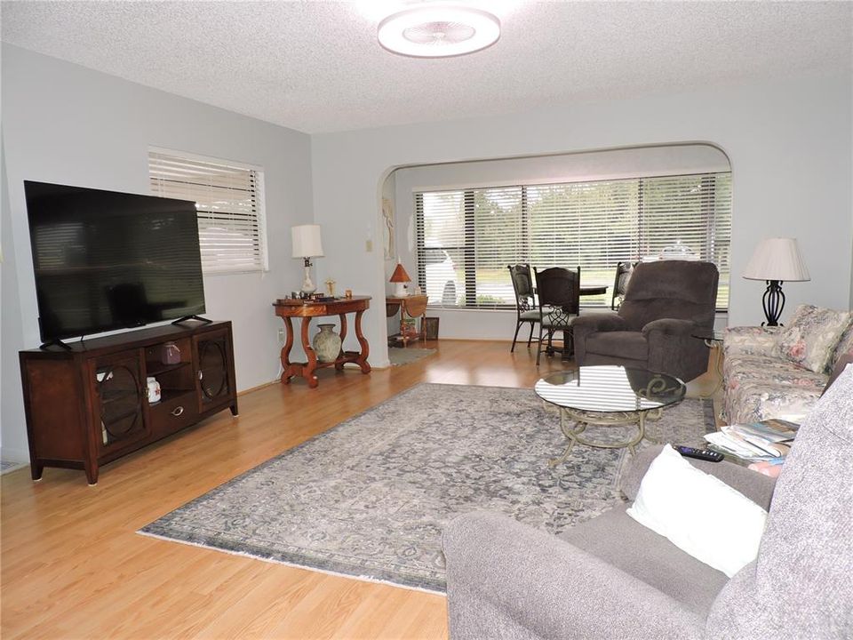 For Sale: $149,000 (2 beds, 2 baths, 1056 Square Feet)