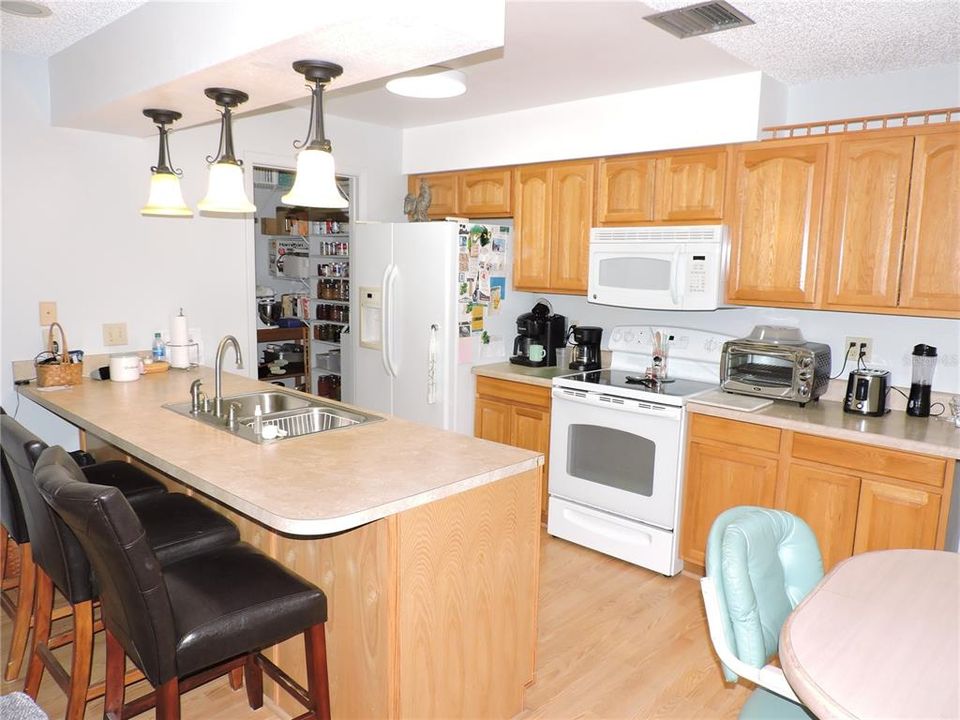 For Sale: $149,000 (2 beds, 2 baths, 1056 Square Feet)
