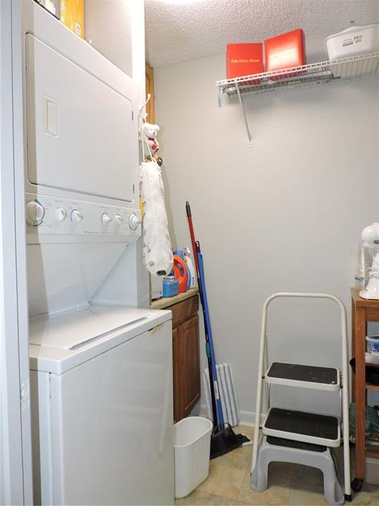 For Sale: $149,000 (2 beds, 2 baths, 1056 Square Feet)