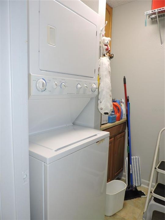 For Sale: $149,000 (2 beds, 2 baths, 1056 Square Feet)
