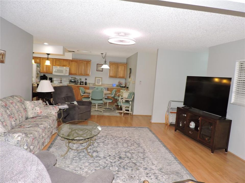 For Sale: $149,000 (2 beds, 2 baths, 1056 Square Feet)