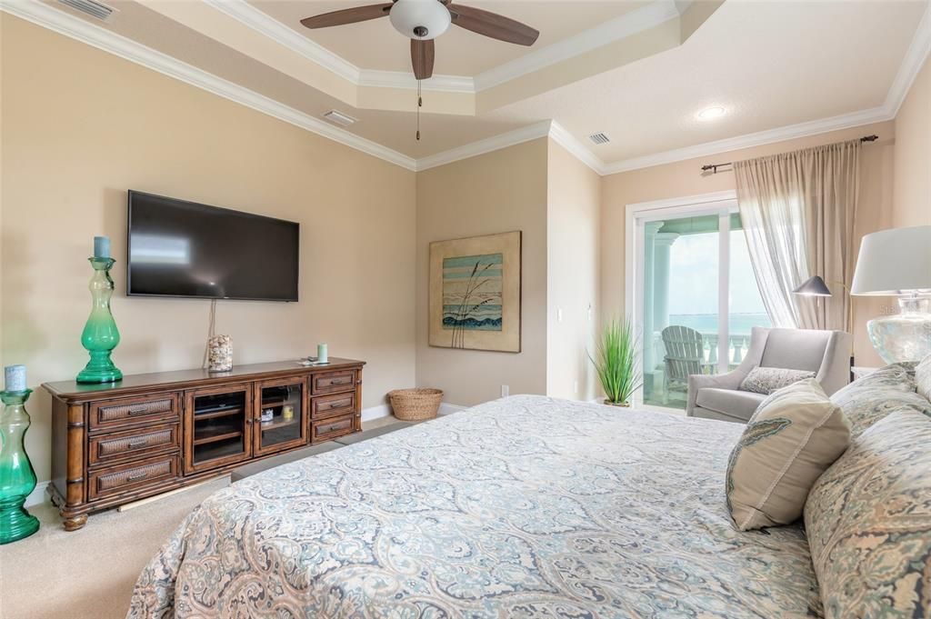 For Sale: $1,440,000 (3 beds, 2 baths, 2533 Square Feet)