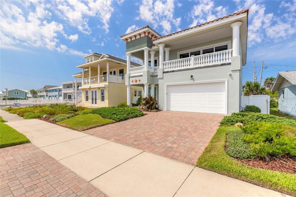 For Sale: $1,440,000 (3 beds, 2 baths, 2533 Square Feet)