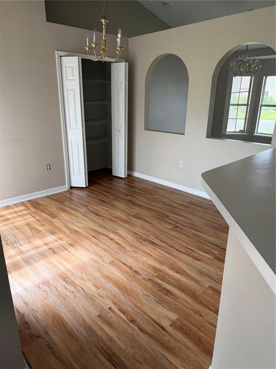 For Rent: $1,900 (4 beds, 2 baths, 1690 Square Feet)