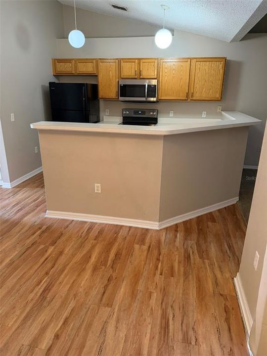 For Rent: $1,900 (4 beds, 2 baths, 1690 Square Feet)