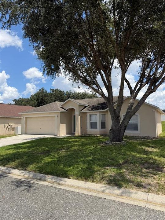 For Rent: $1,900 (4 beds, 2 baths, 1690 Square Feet)