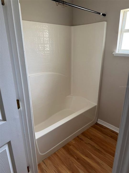 For Rent: $1,900 (4 beds, 2 baths, 1690 Square Feet)