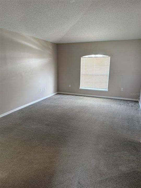 For Rent: $1,900 (4 beds, 2 baths, 1690 Square Feet)