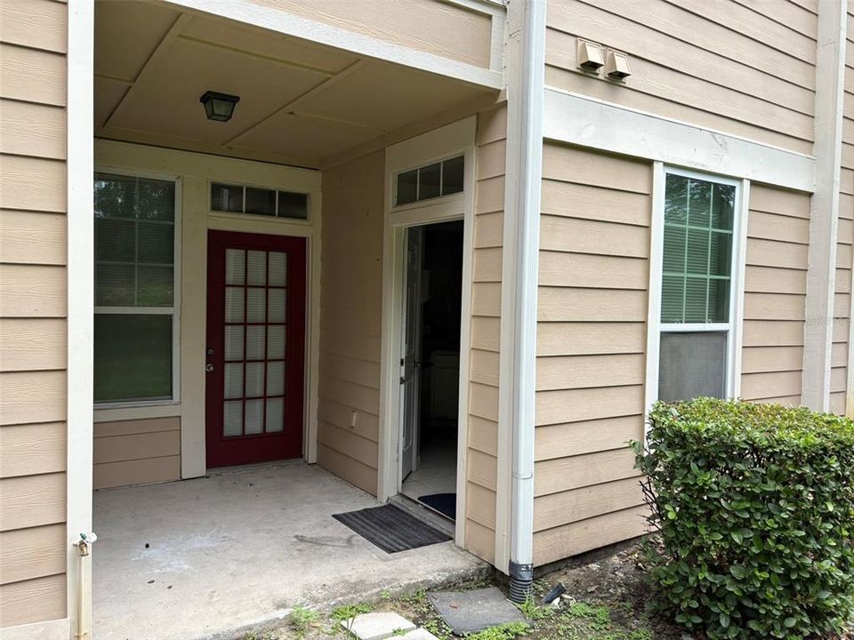 For Sale: $199,000 (2 beds, 2 baths, 1100 Square Feet)