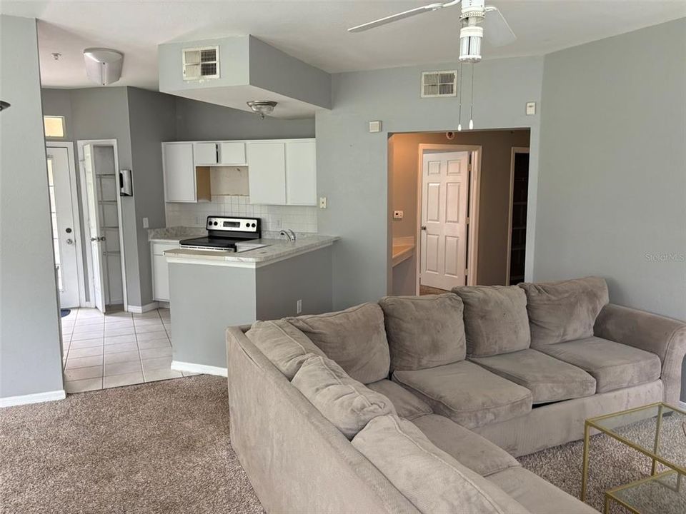 For Sale: $199,000 (2 beds, 2 baths, 1100 Square Feet)