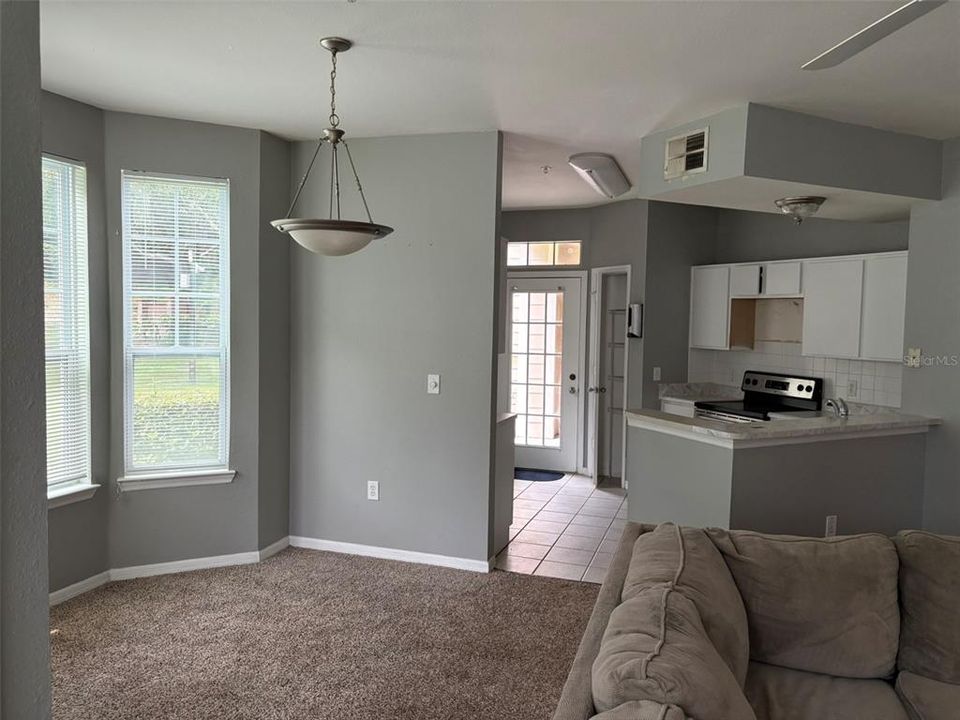 For Sale: $199,000 (2 beds, 2 baths, 1100 Square Feet)
