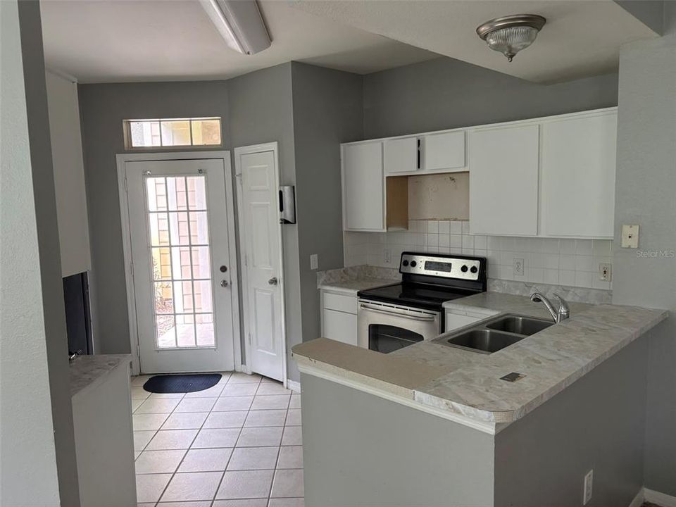 For Sale: $199,000 (2 beds, 2 baths, 1100 Square Feet)