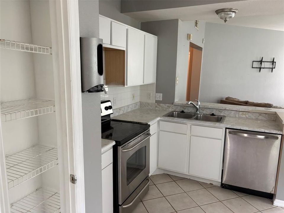 For Sale: $199,000 (2 beds, 2 baths, 1100 Square Feet)