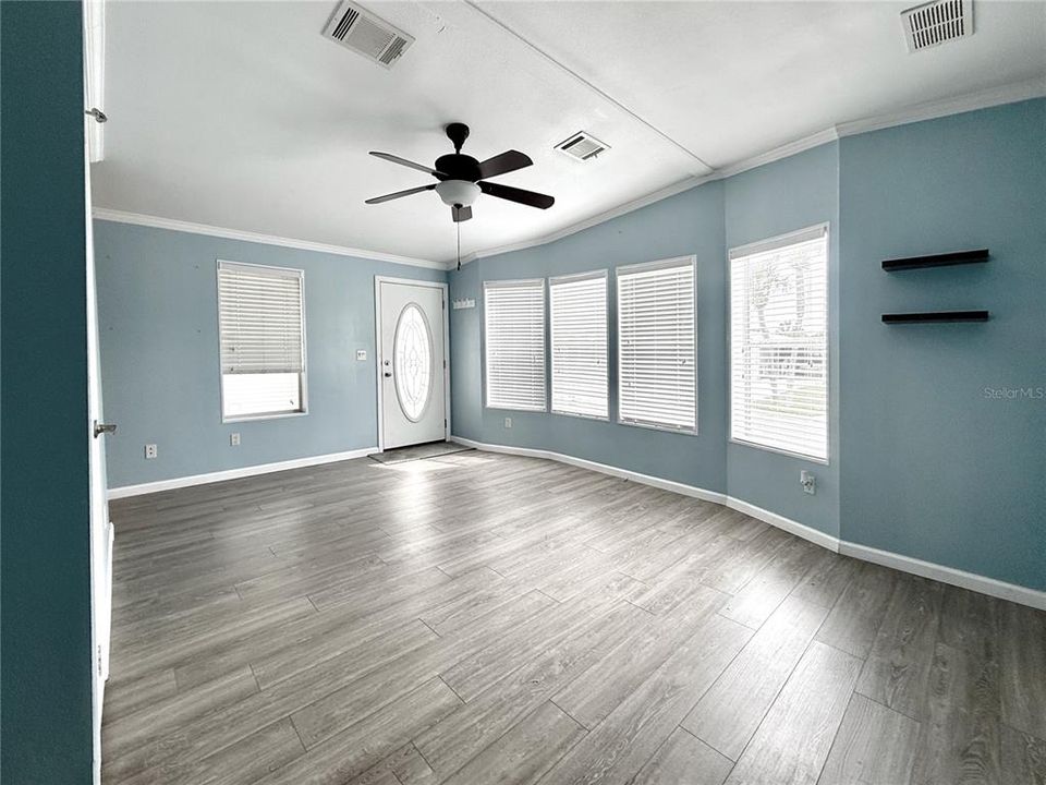 For Sale: $310,000 (2 beds, 2 baths, 1375 Square Feet)