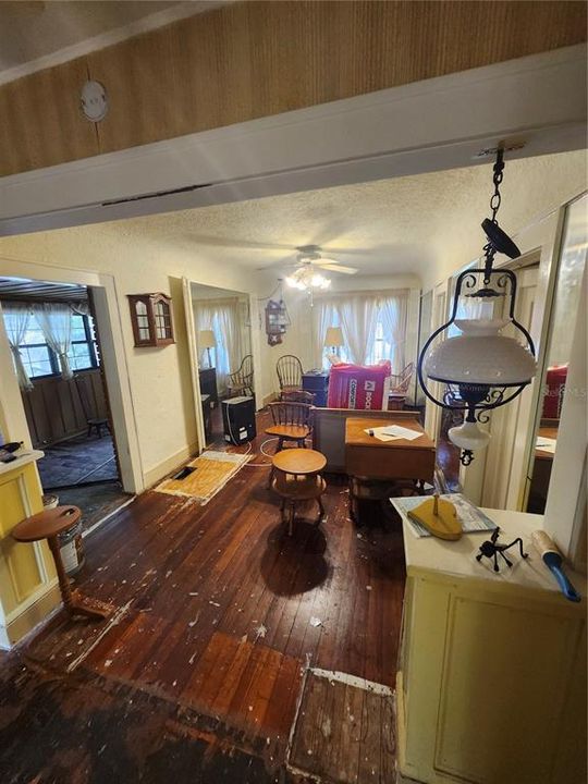 For Sale: $165,000 (3 beds, 2 baths, 1631 Square Feet)