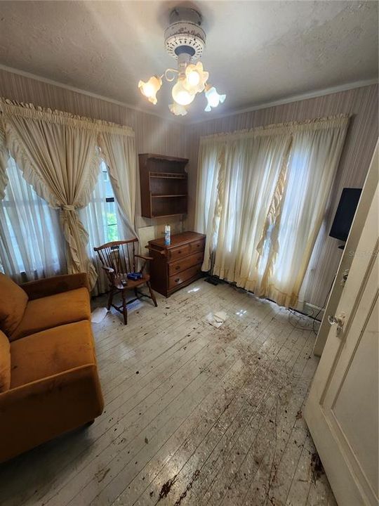 For Sale: $165,000 (3 beds, 2 baths, 1631 Square Feet)