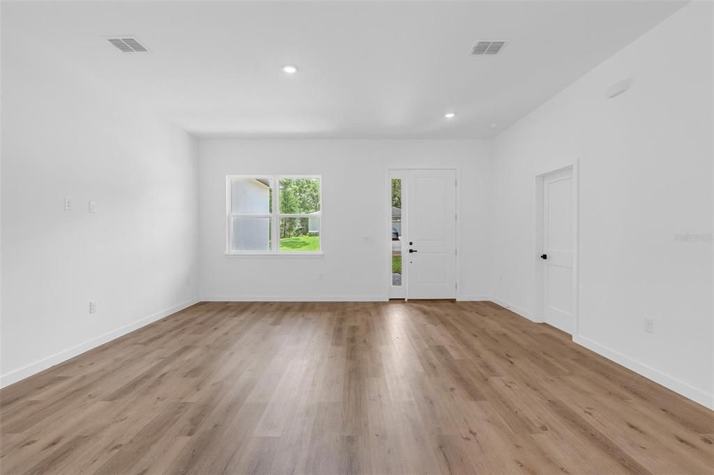 En Venta: $319,300 (4 camas, 3 baños, 1870 Pies cuadrados)