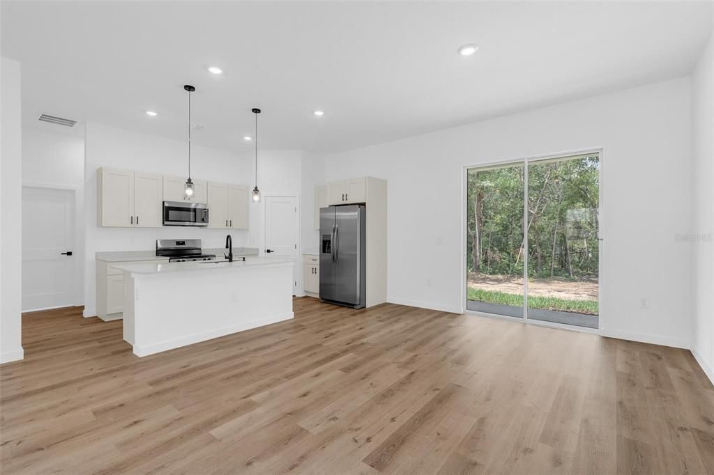 En Venta: $319,300 (4 camas, 3 baños, 1870 Pies cuadrados)