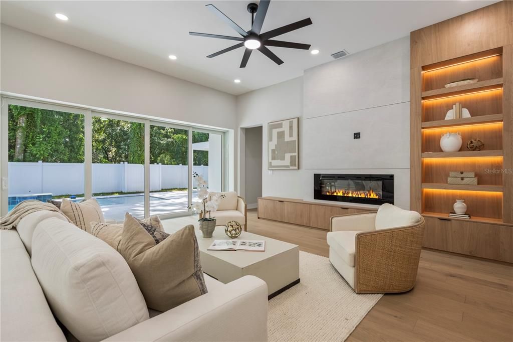 En Venta: $1,900,000 (4 camas, 3 baños, 2950 Pies cuadrados)