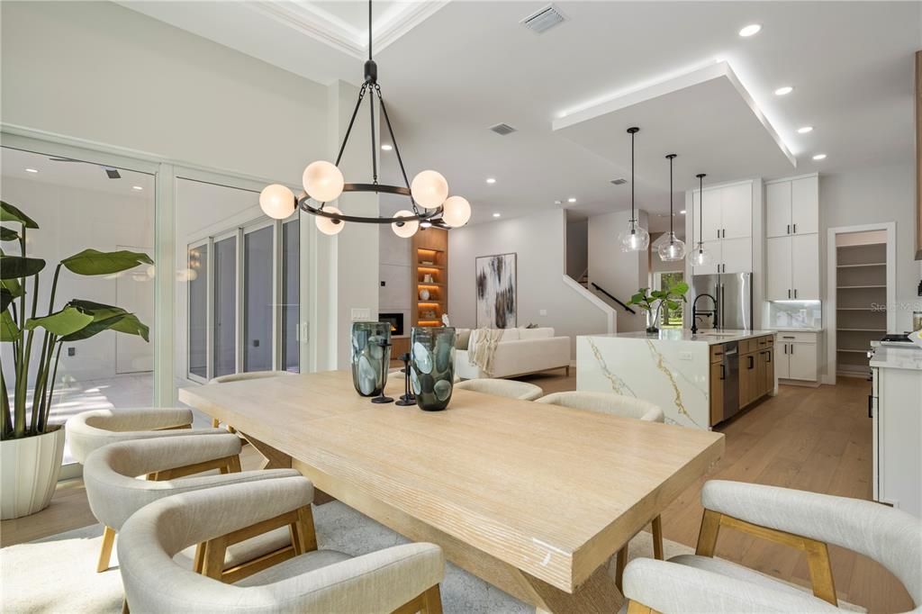 En Venta: $1,900,000 (4 camas, 3 baños, 2950 Pies cuadrados)