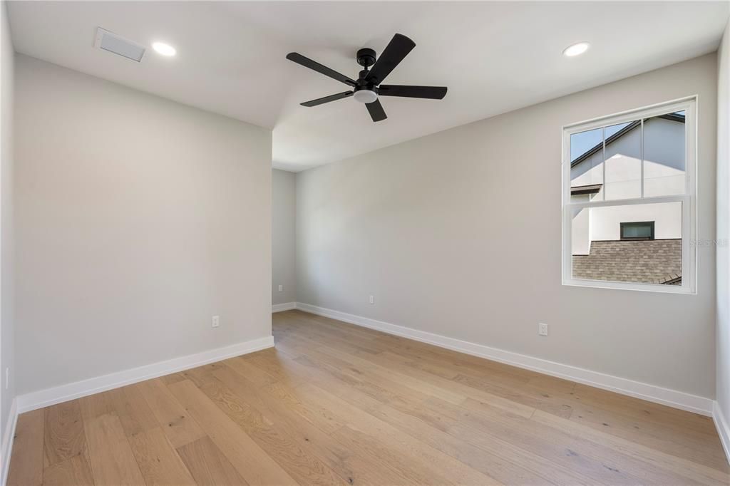 En Venta: $1,900,000 (4 camas, 3 baños, 2950 Pies cuadrados)